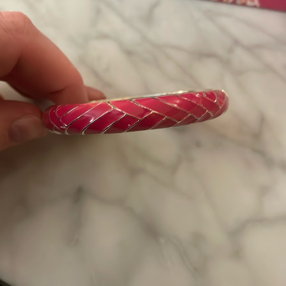 Cute pink and silver bangle bracket